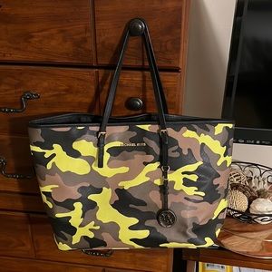 Michael Kors camo tote